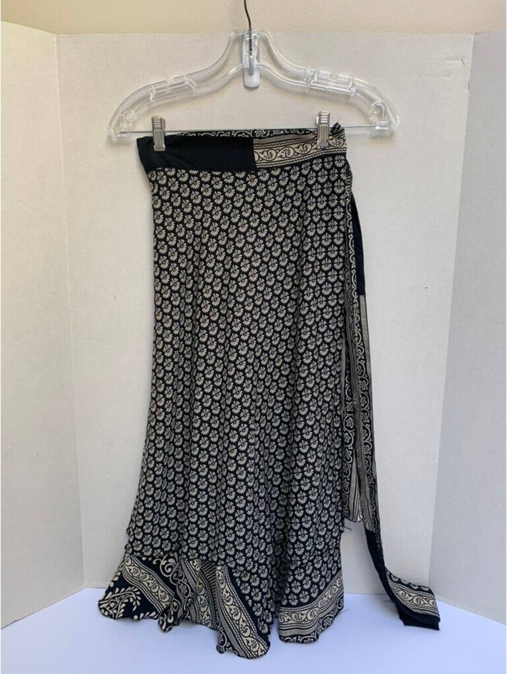 NWT Jovani Designs Black and Cream Floral Block Wrap Skirt Size Medium Silk